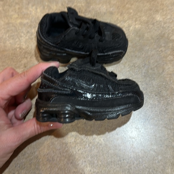 Baby Nike shoes size 4C - Picture 2 of 7